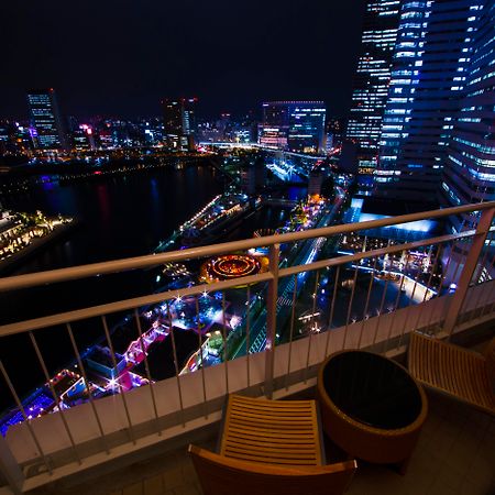 The Yokohama Bay Hotel Tokyu Exterior foto View from a balcony