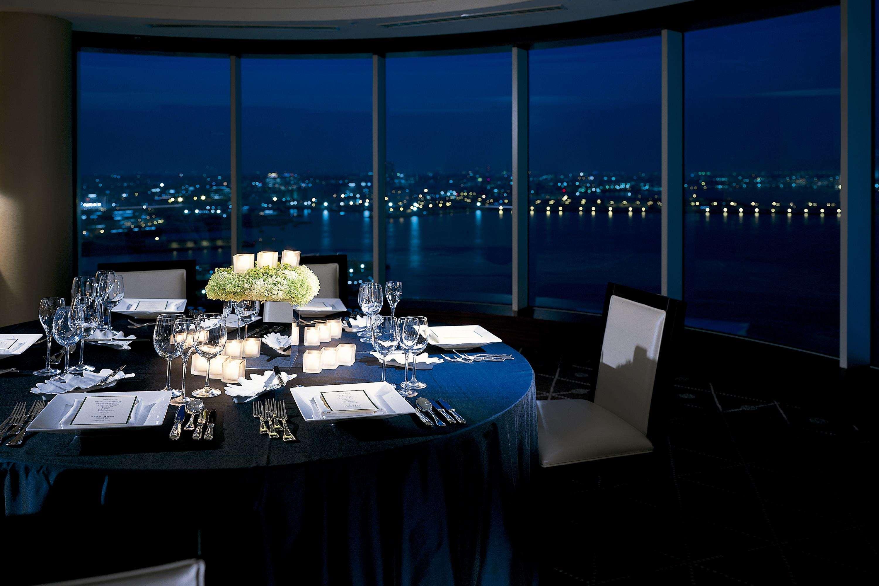 The Yokohama Bay Hotel Tokyu Exterior foto The dining room at the Four Seasons Hotel