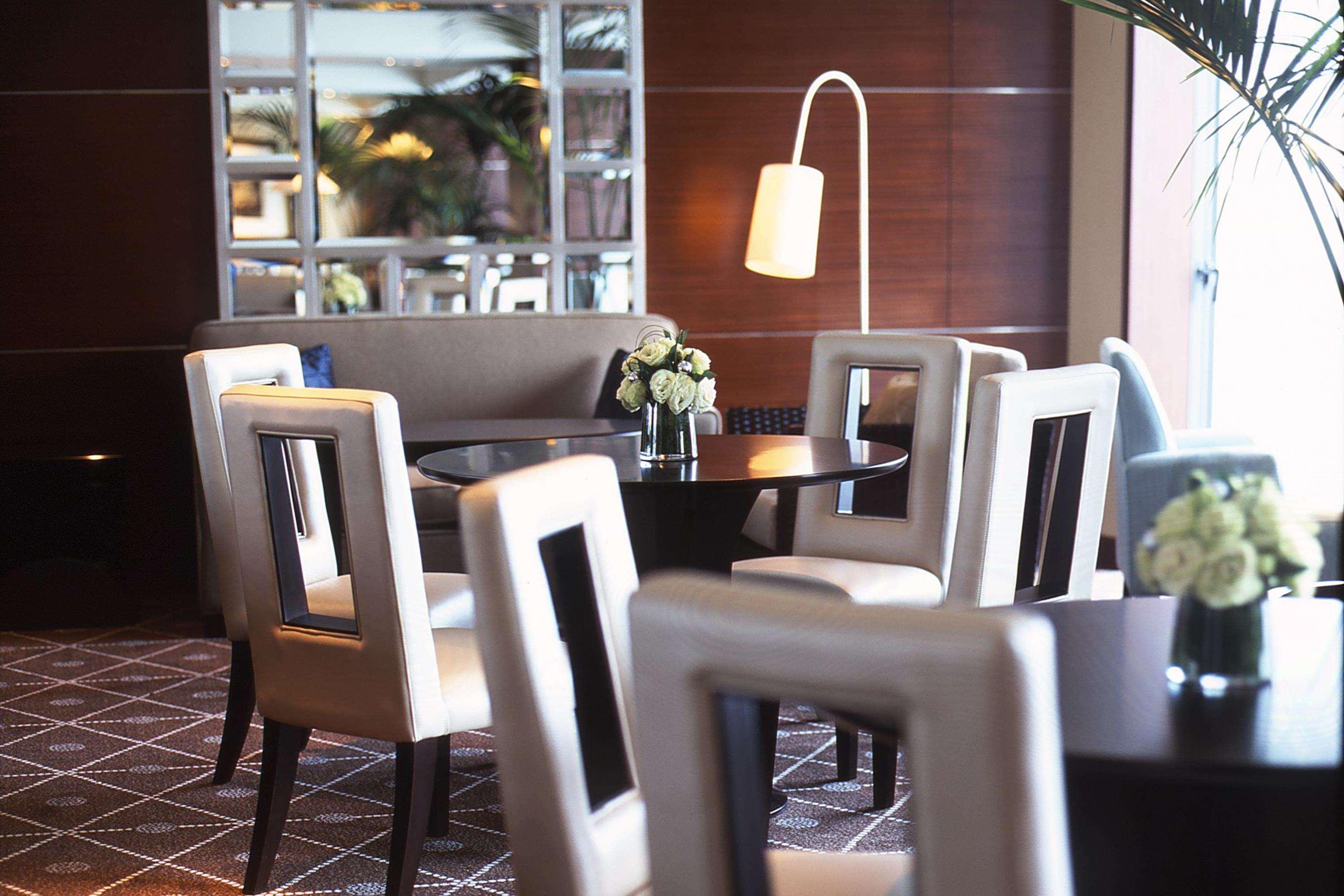 The Yokohama Bay Hotel Tokyu Exterior foto The Club at London Heathrow Airport