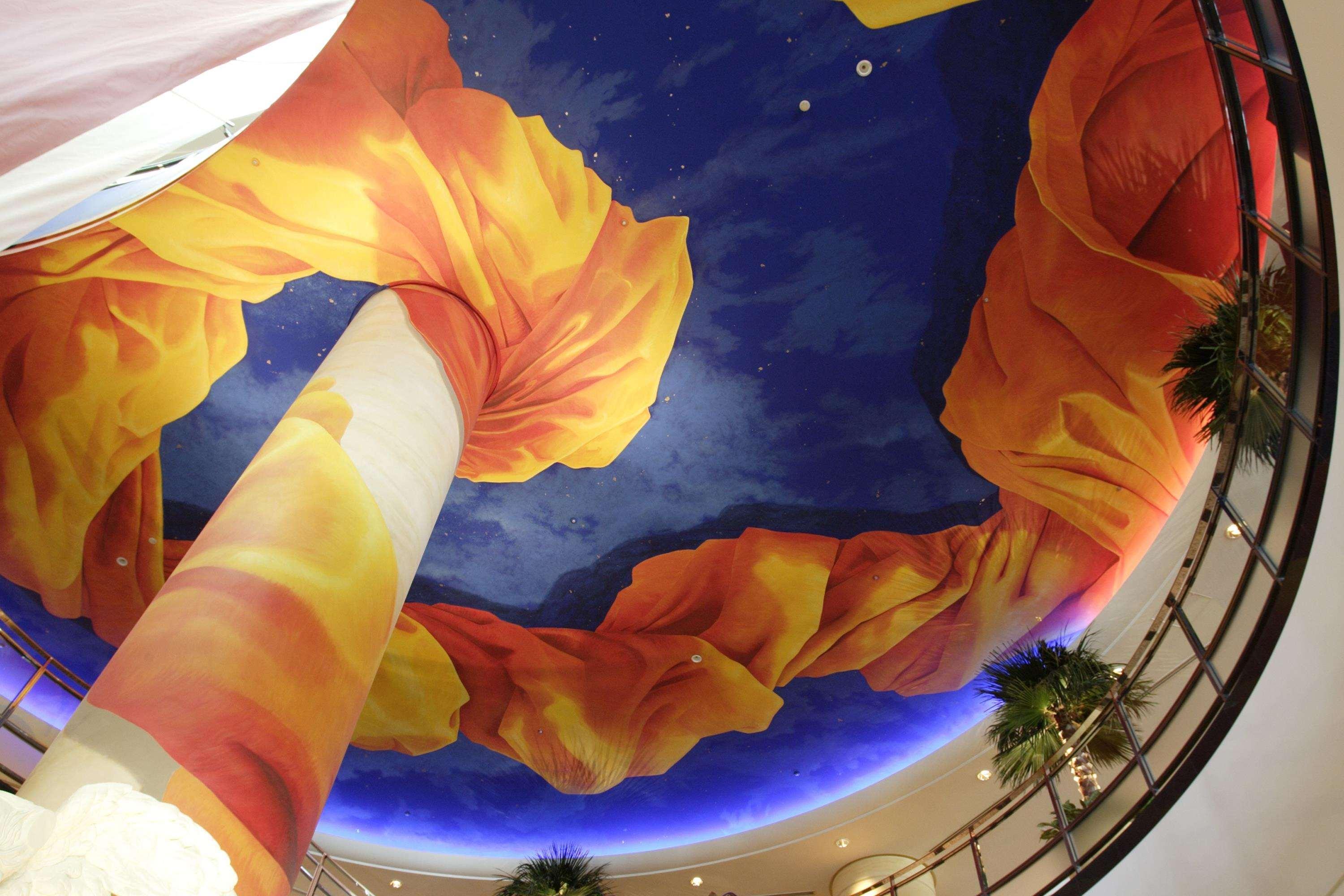 The Yokohama Bay Hotel Tokyu Exterior foto The ceiling of the lobby