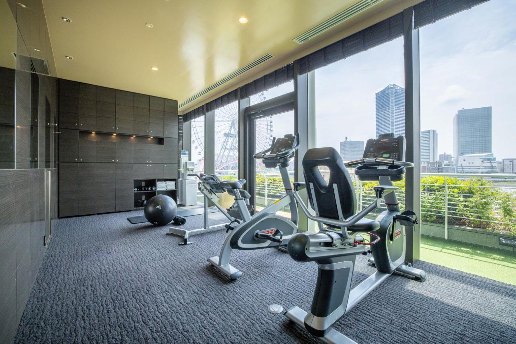 The Yokohama Bay Hotel Tokyu Exterior foto The gym at the hotel