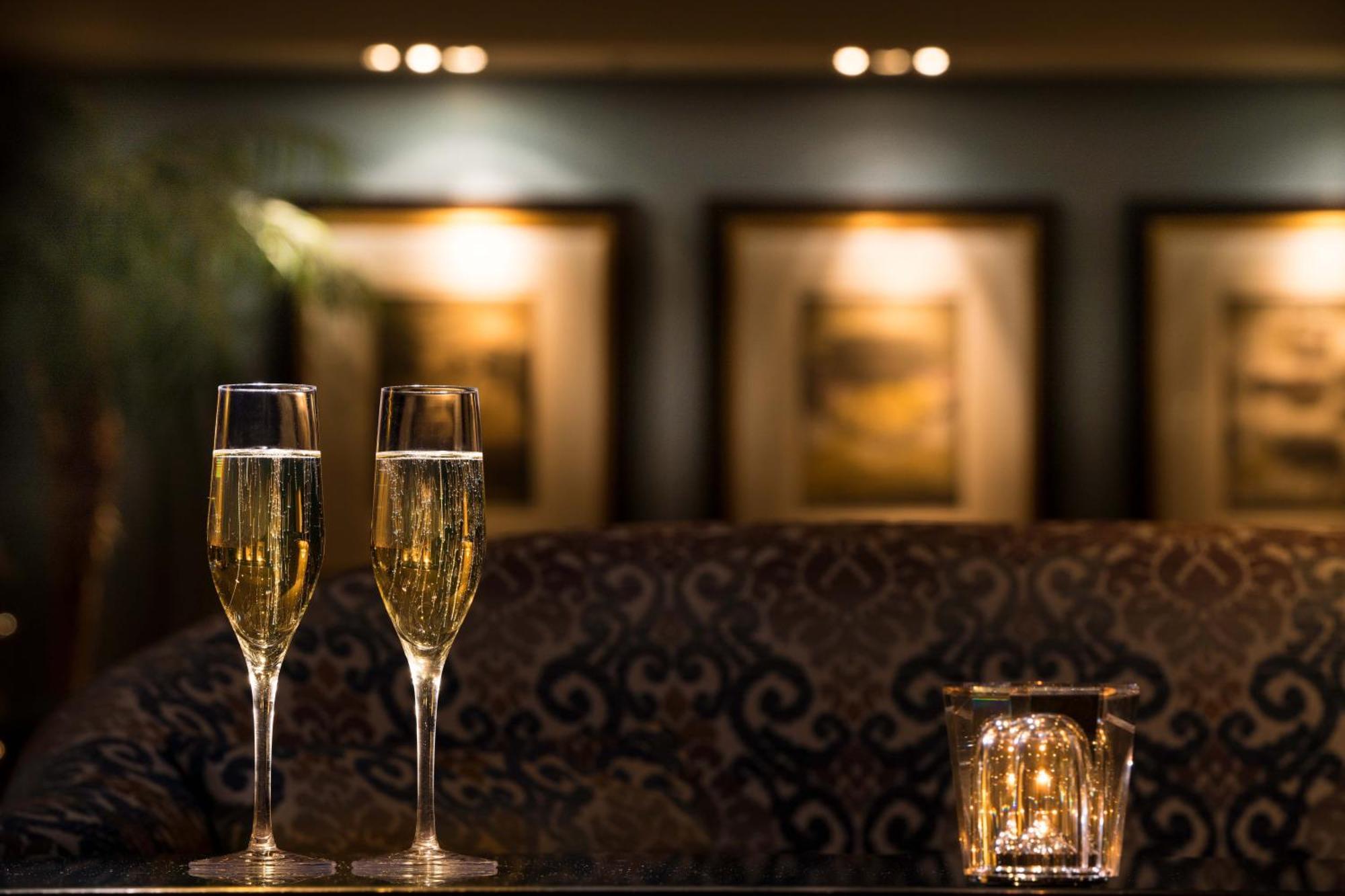 The Yokohama Bay Hotel Tokyu Exterior foto Champagne flutes